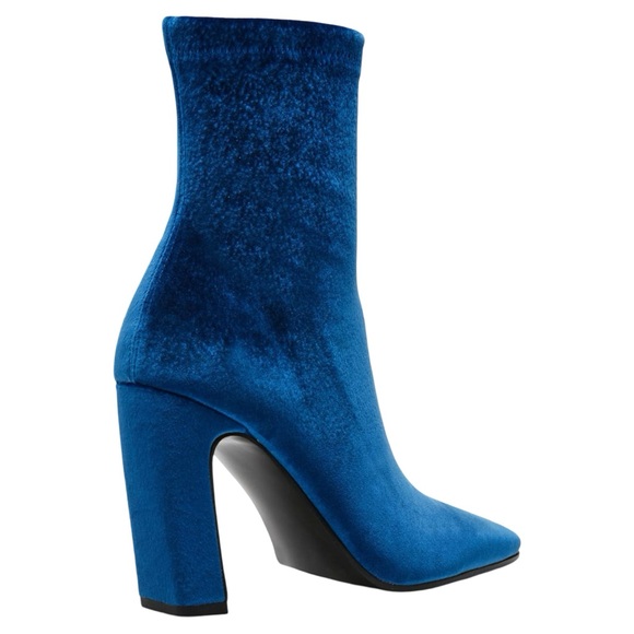 NWOB $100 Steve Madden Vinka Blue Velvet Heeled Boots - Picture 3 of 10